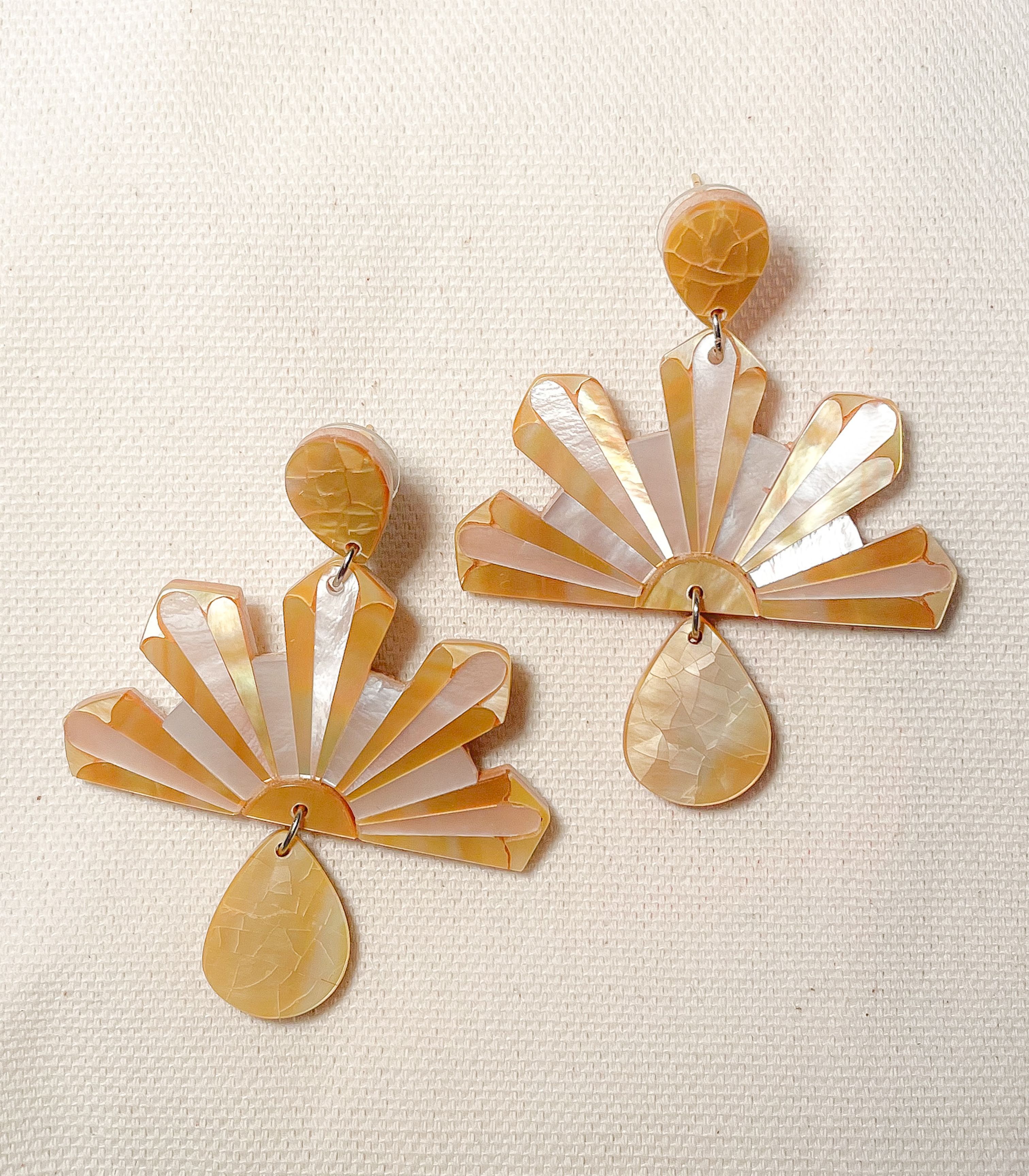 Araw Filipino Sun Earrings In Mother of Pearl - Arete