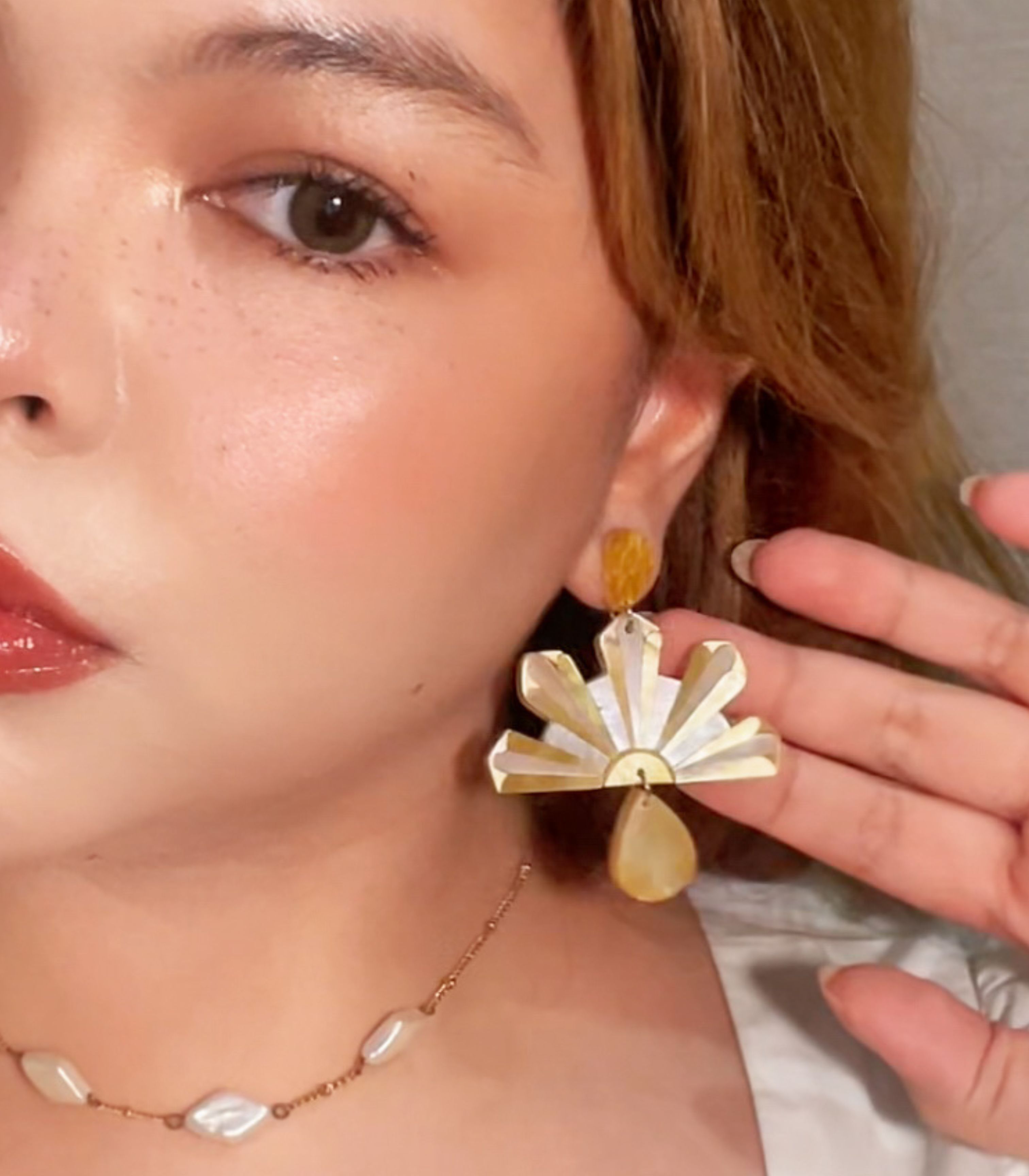 Araw Filipino Sun Earrings In Mother of Pearl - Arete