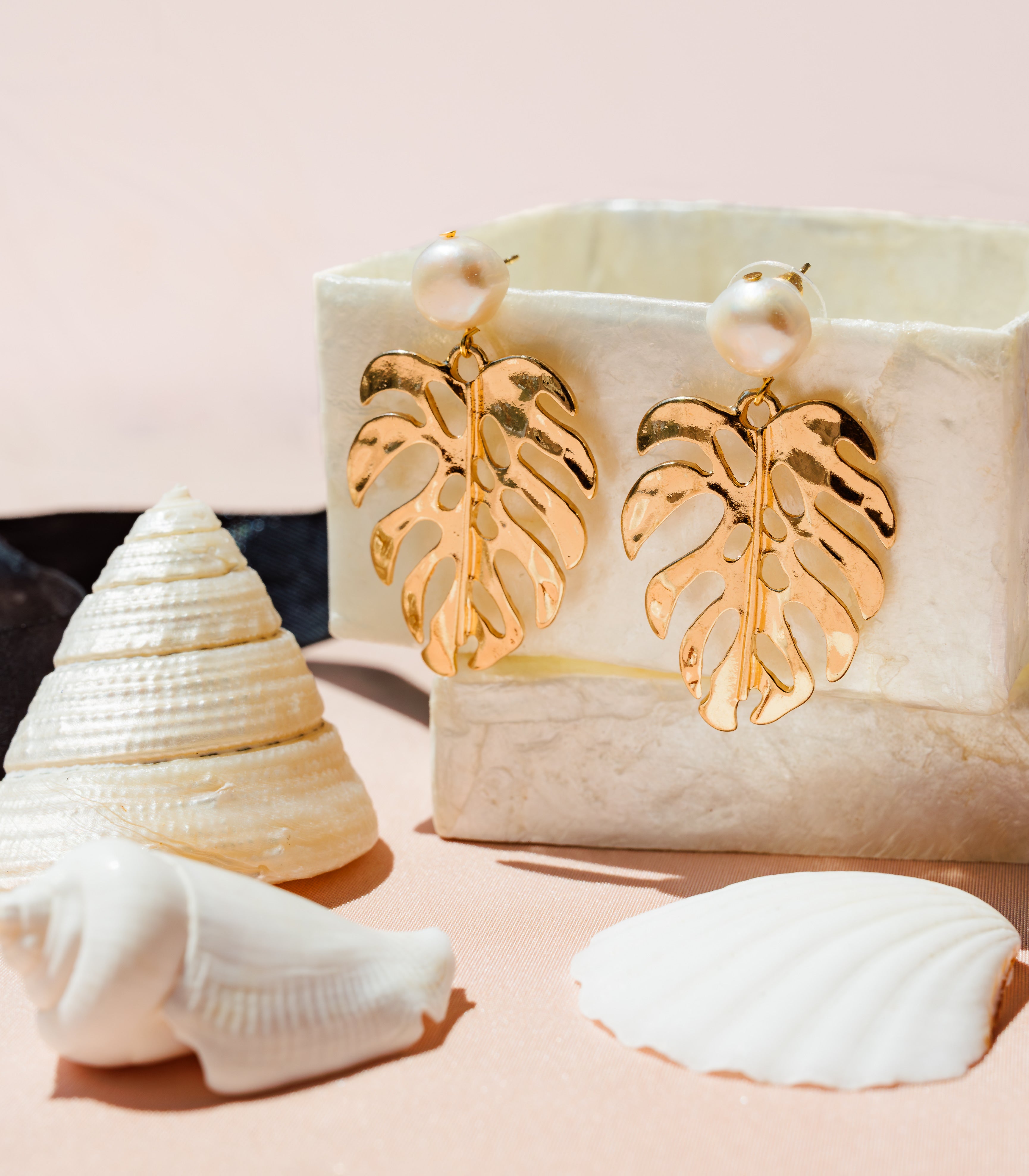 Palmera Pearl Earrings - Arete