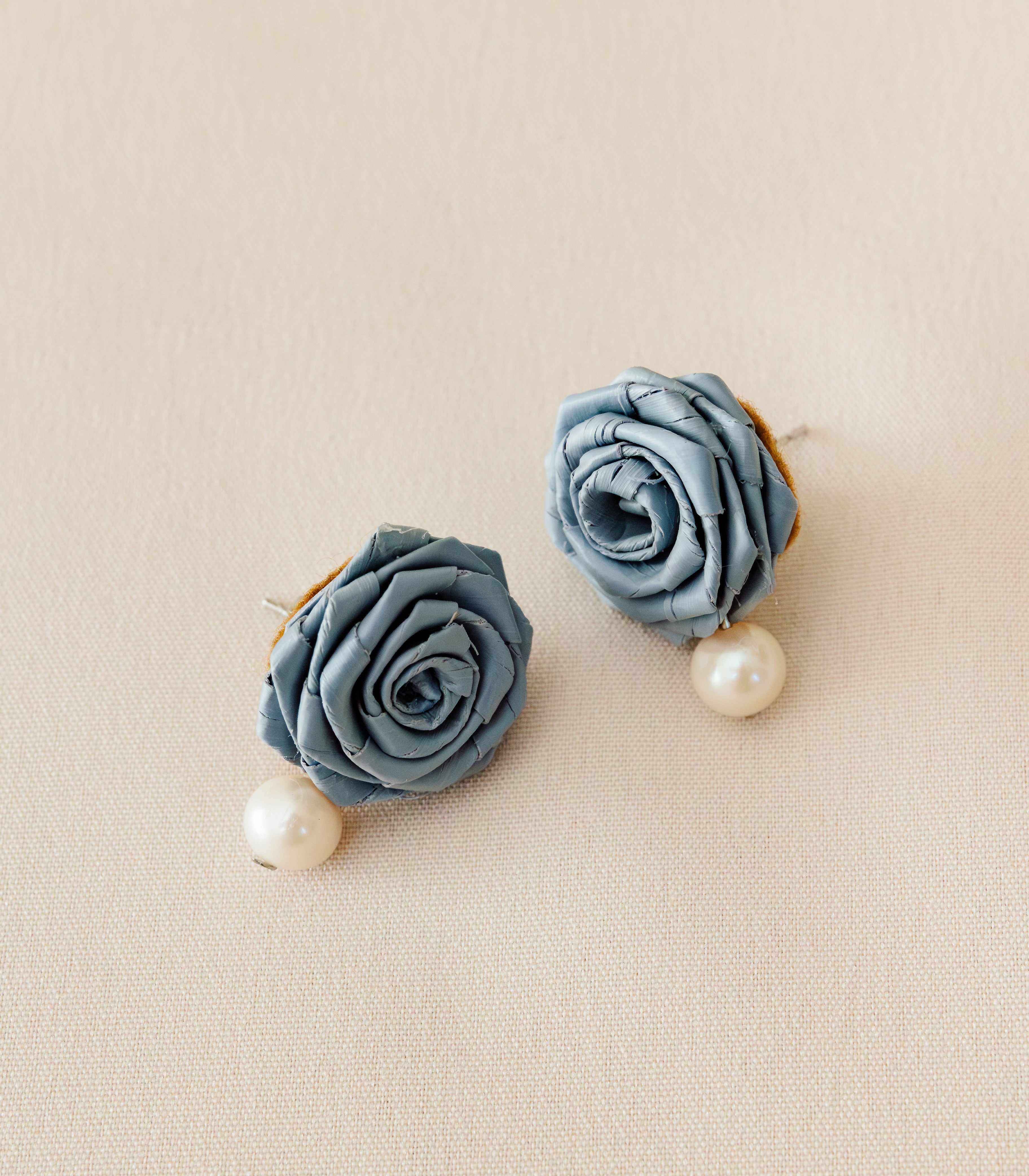 Woven Rosas With Pearls Earrings - Dusty Blue - Punique